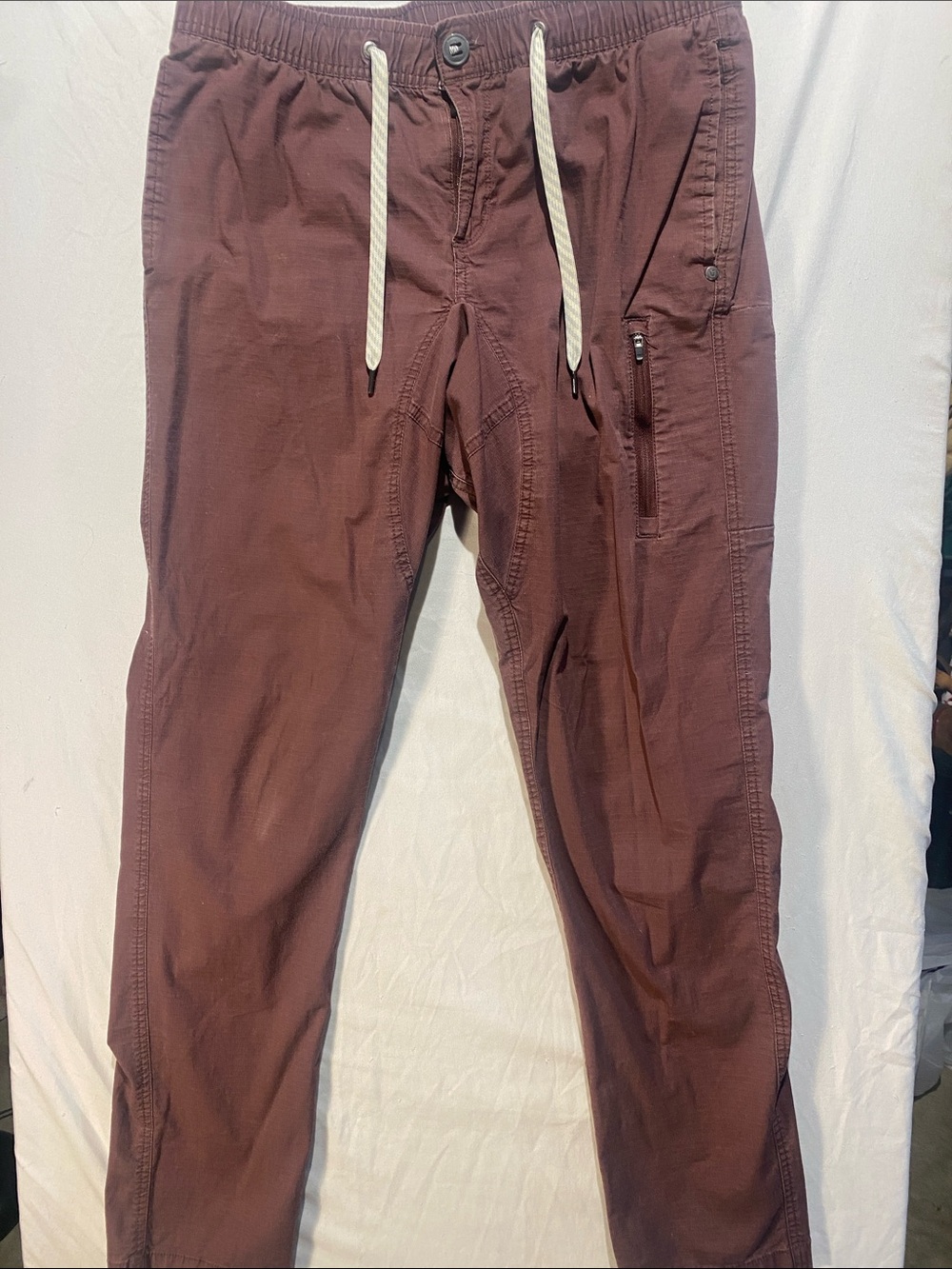 Vuori Men's rip stop Drawstring Pants in Wine